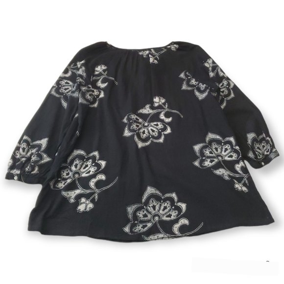 Black with white Mandela flowers print Merona Small(S) tunicTop - Picture 2 of 7